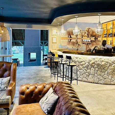 Toshari Lodge Okaukuejo Ngoại thất bức ảnh