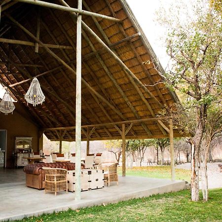 Toshari Lodge Okaukuejo Ngoại thất bức ảnh