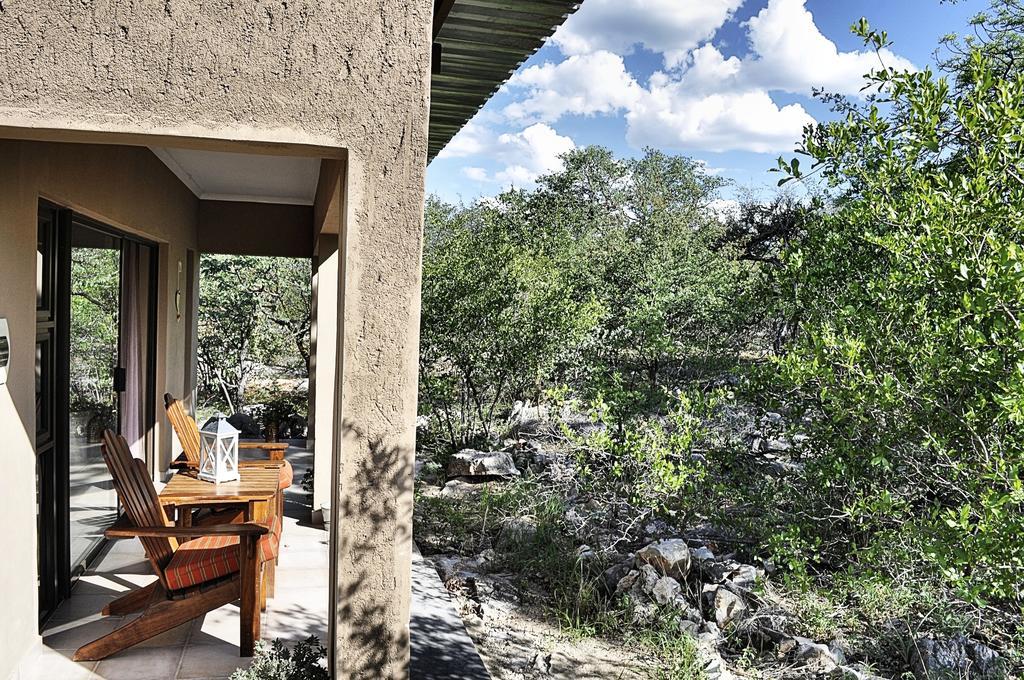 Toshari Lodge Okaukuejo Phòng bức ảnh