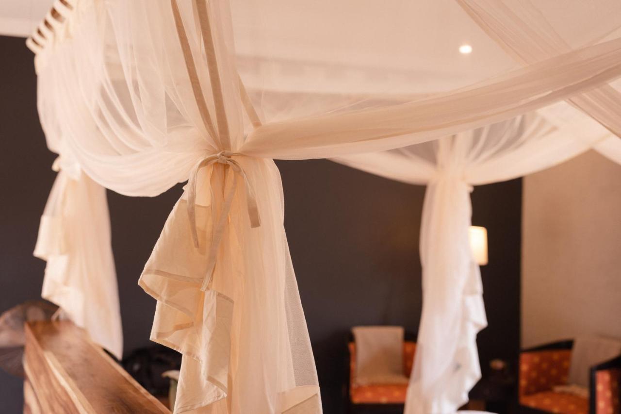 Toshari Lodge Okaukuejo Ngoại thất bức ảnh