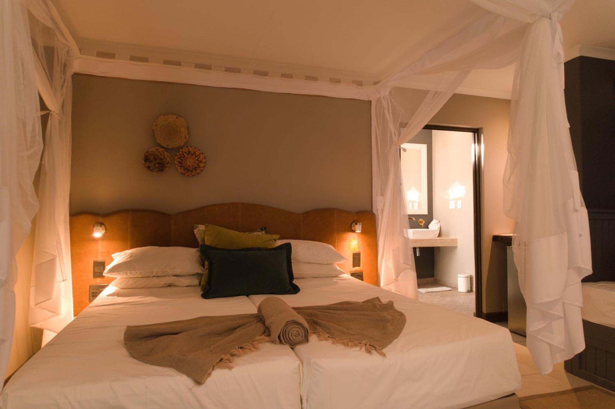 Toshari Lodge Okaukuejo Ngoại thất bức ảnh