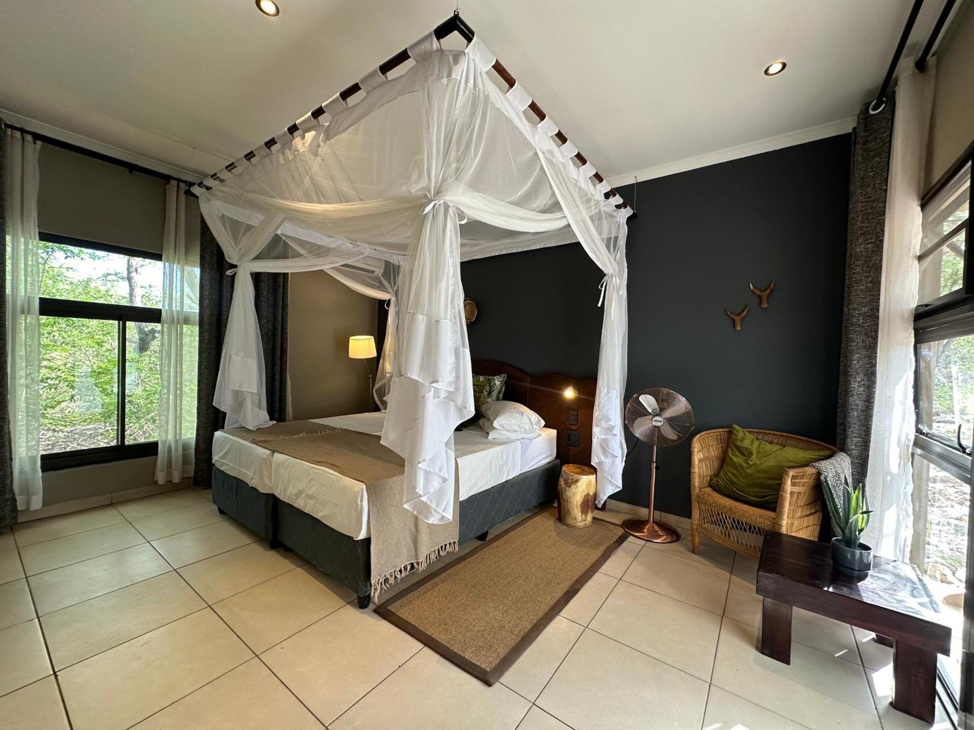 Toshari Lodge Okaukuejo Ngoại thất bức ảnh