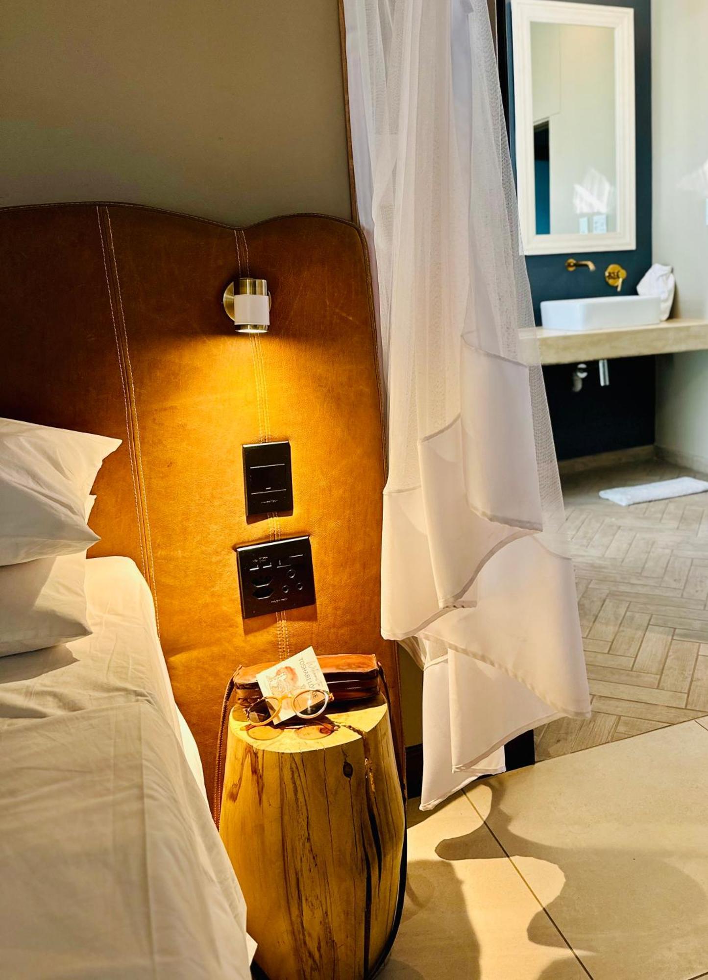 Toshari Lodge Okaukuejo Ngoại thất bức ảnh