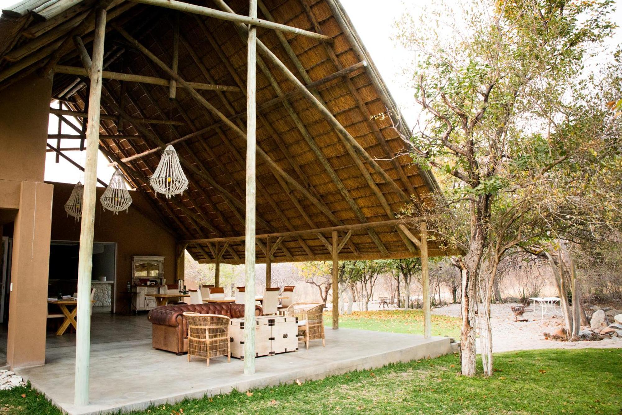 Toshari Lodge Okaukuejo Ngoại thất bức ảnh