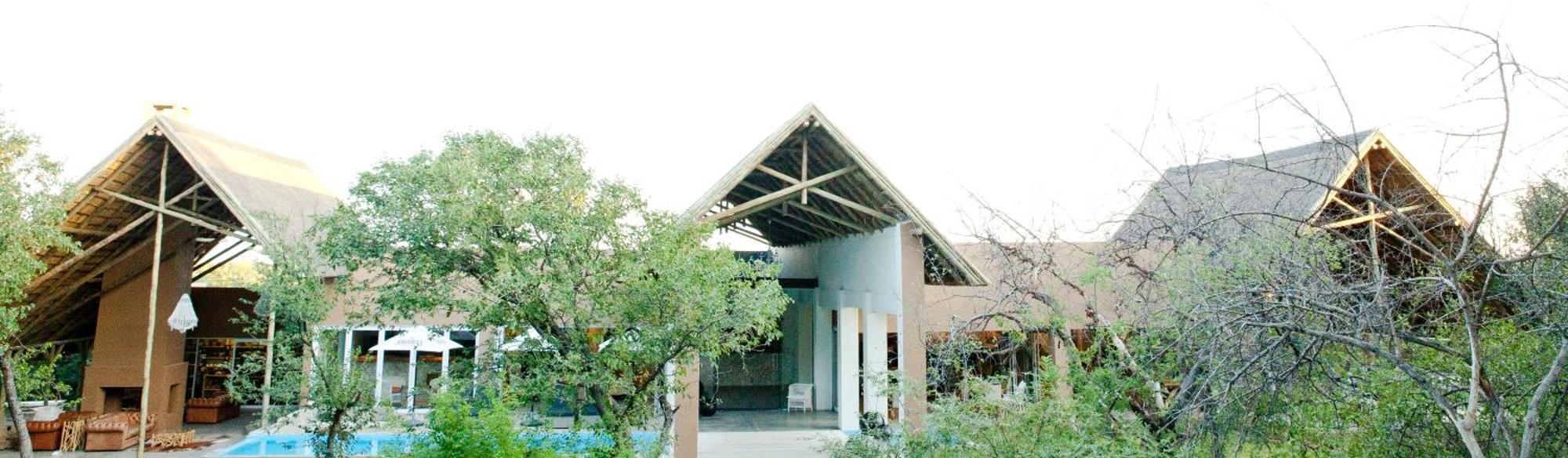 Toshari Lodge Okaukuejo Ngoại thất bức ảnh