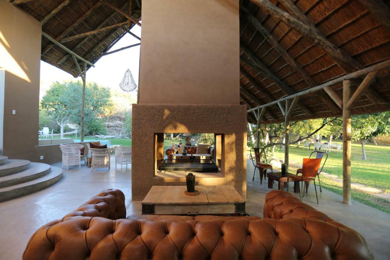 Toshari Lodge Okaukuejo Ngoại thất bức ảnh