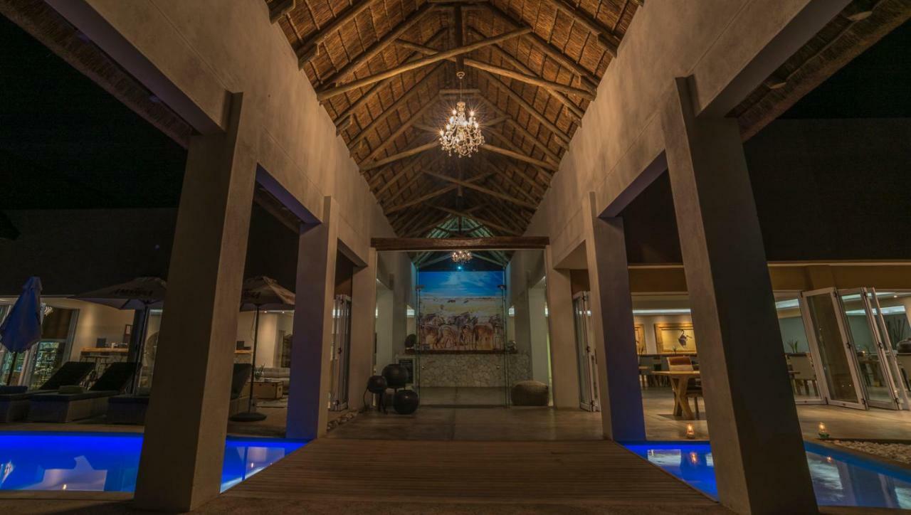 Toshari Lodge Okaukuejo Ngoại thất bức ảnh